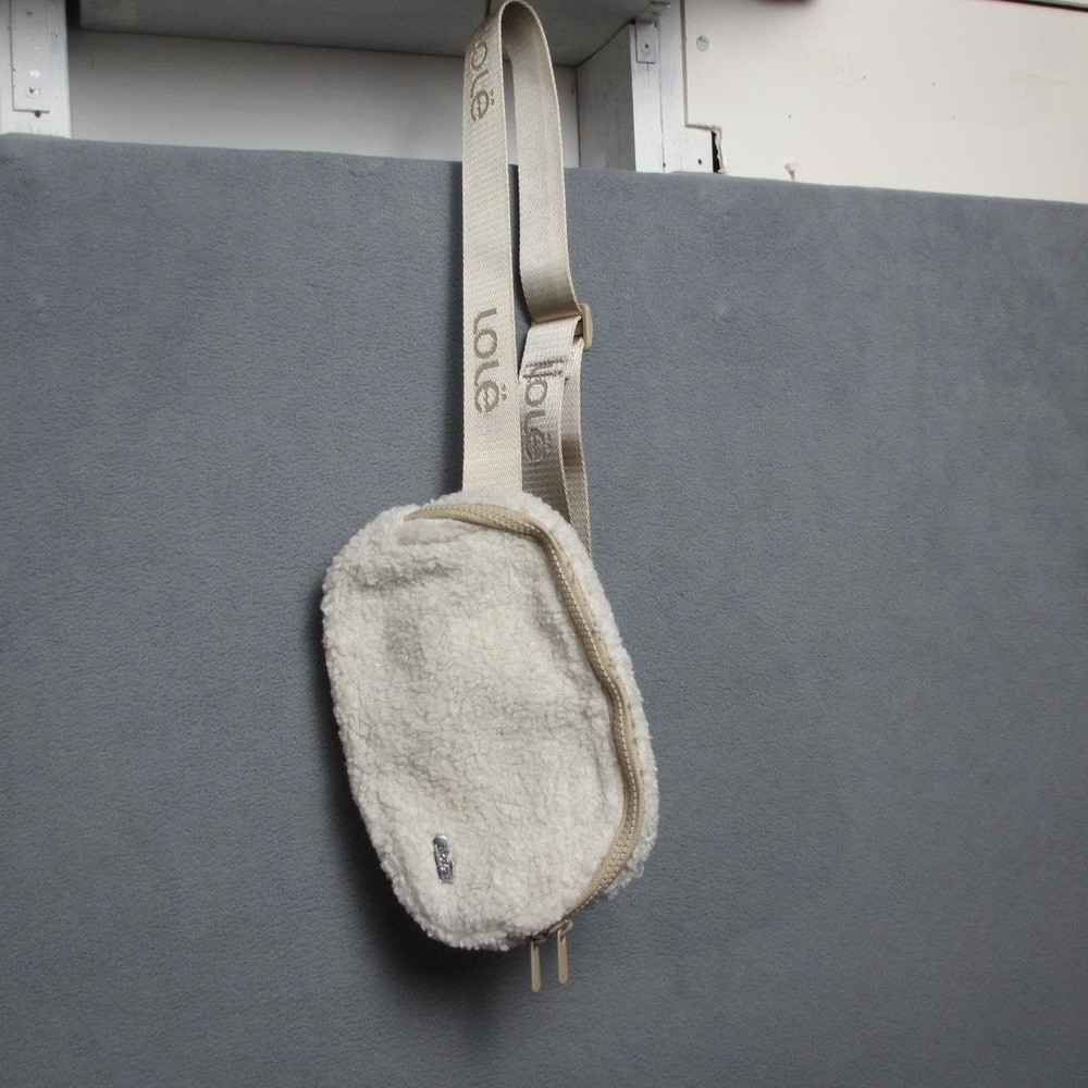 Lole Belt Bag Womens OS White Excellent Sherpa Fleece Crossbody Fanny Pack